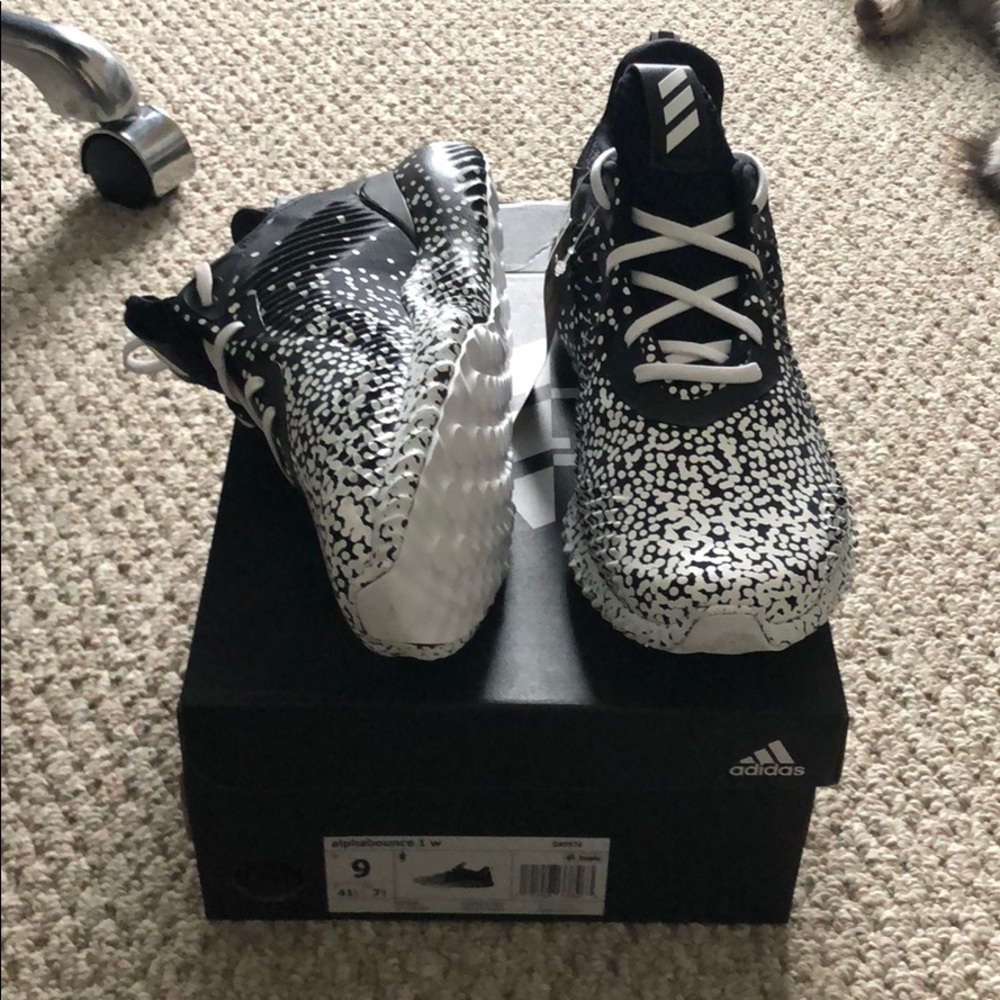 New with box Adidas women’s alphabounce